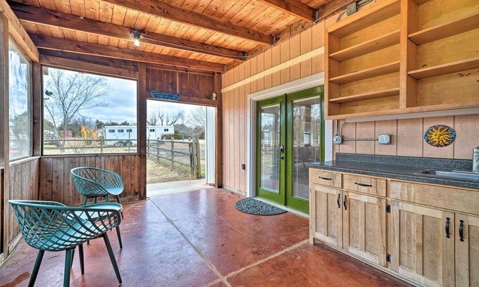 Stillwater Cottage | Bohemian Home w/Screened Porch, 3 Mi to Lake!