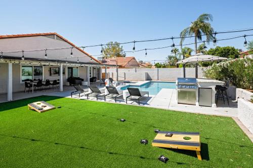 Continental Foothills House | Bohemian Resort-Pool, Spa, Golf, Bar, BBQ, &Games!