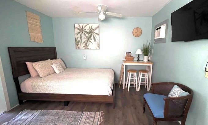 St. Petersburg - Clearwater House | Boho Bungalow! Guesthouse near Downtown & Beaches!