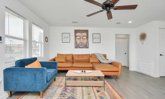 Galveston Apartment | Boho By The Beach Sleeps 4 Near UMTB Wifi Parking