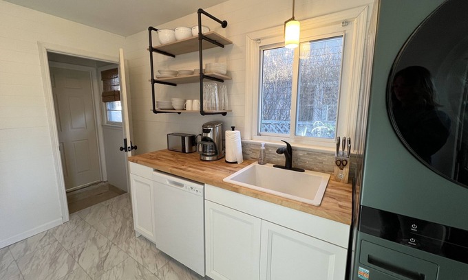 Greenwood House | Boho Chic family home - 15 minute drive to Downtown Indianapolis