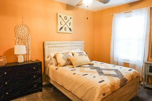 Rehoboth Beach Apartment | Boho Rehoboth condo-2bd/3.7mi beach/.5mi outlets