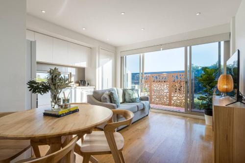 Bonbeach Apartment | 'Bon Beachfront Haven' Cosy Coastal Calm