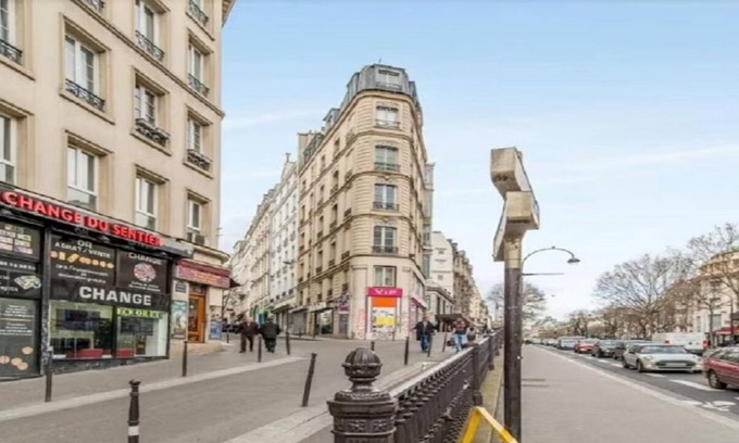 Strasbourg -Saint-Denis Apartment | Bonne Nouvelle Beauty | 200m² of Parisian Elegance Near Opéra