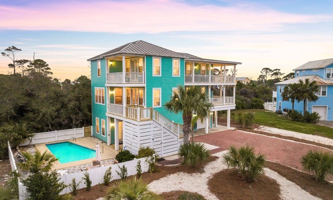 Seagrass House | Book Now for Fall Getaways! Dog Friendly! North Cape! Private Pool! Water Views!