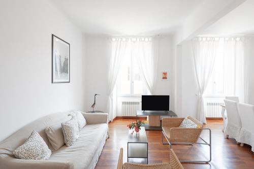 Rione XIV Borgo Apartment | Borgo Pio Private Apartment