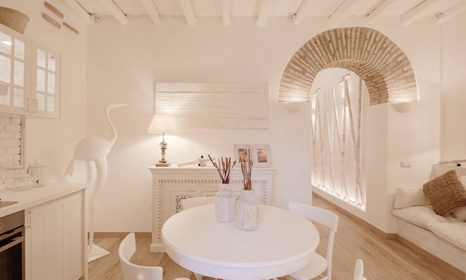 Rione XIV Borgo Apartment | Borgo Pio Vatican Luxury