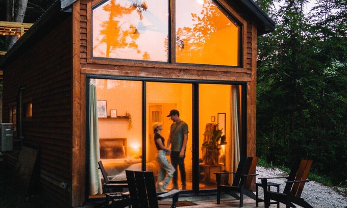 Rogers Apartment | Boulder Mounted Hot Tub | Sleeps 4 | Romantic Stay
