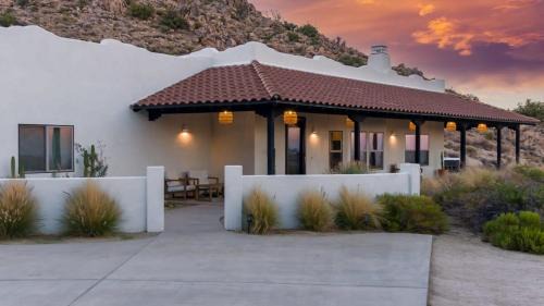 Yucca Valley House | Boulder Surrounded Escape- ANOTHERdeserthouse