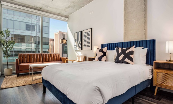 Downtown Phoenix Apartment | Boulevard Stays Luxe Downtown Studio Pool, Gym & Garage