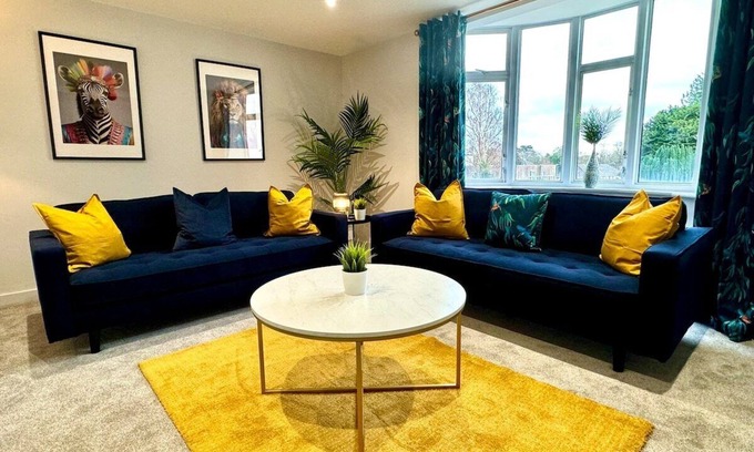Bournemouth Apartment | Bournemouth Getaway: 3BR Apartment near Beach