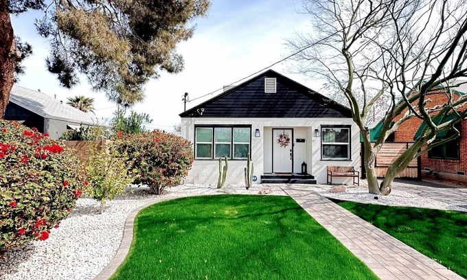 West Second Street Historic District House | Boutique 2 BR Home in Downtown Mesa