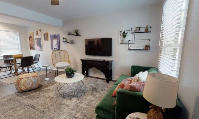 Villa Heights Apartment | Boutique Condo near Spectrum Center & Bank of America Stadium