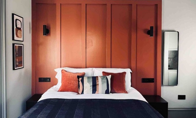 Galashiels Apartment | Boutique king bed studio, en-suite & kitchenette