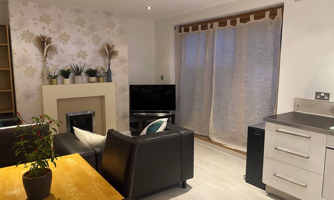 Thamesfield Apartment | Boutique Riverside Apartment