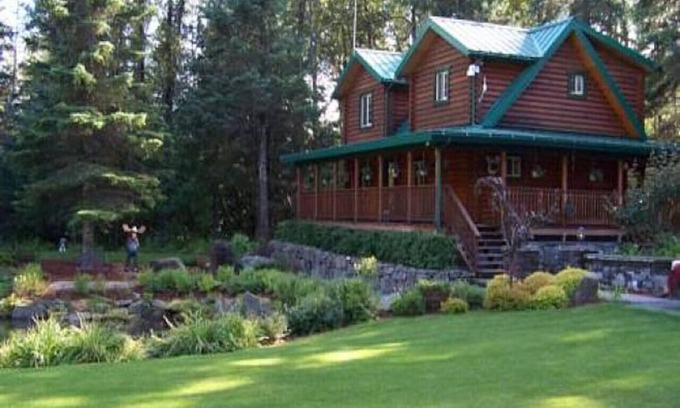 Bear Creek Cabin | Box Canyon "Moose Cabin"-4 bed, private bath, WIFI