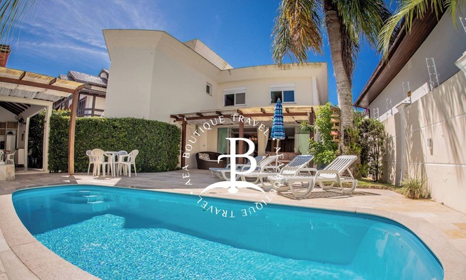 Jurere Internacional House | Vrbo Property