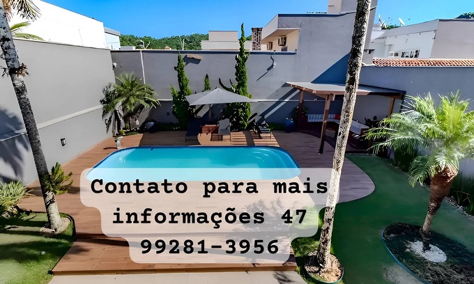 Praia dos Amores House | Pool and Comfort – House 200m from the Beach in Balneário Camboriú