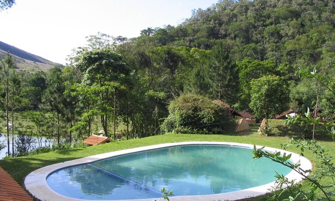 Sao Jose do Vale do Rio Preto House | Country house on a farm