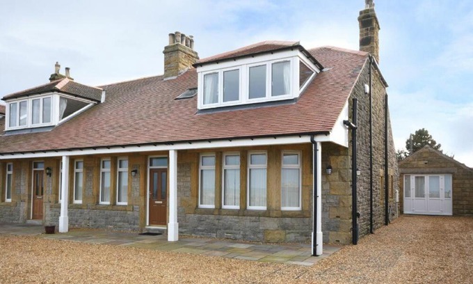 Seahouses House | Bradacar