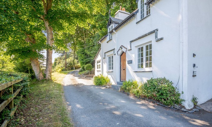 Aberdovey Cottage | BRAICH-Y-CELYN LODGE, family friendly, with open fire in Aberdovey