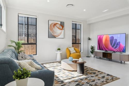 Victoria Point House | Brand New 6BR Holiday Home Beach and Shop Workspace