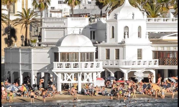 Old Town Apartment | BRAND NEW APARTMENT WITH WIFI & GARAGE