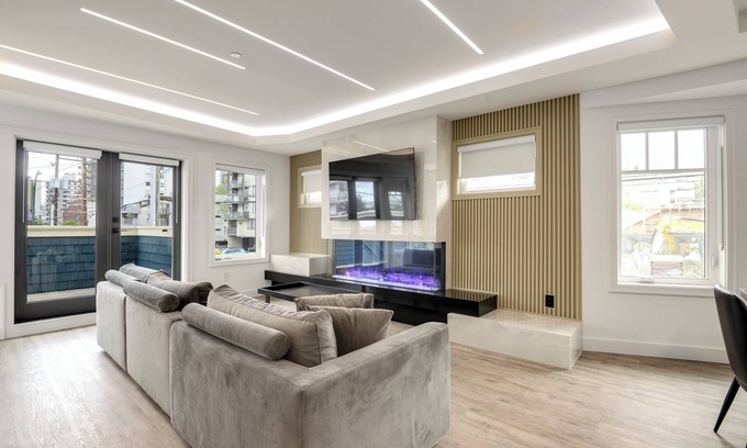 Downtown Vancouver Villa | !Brand NEW Beach Villa steps from the Beach! Perfect for Large Families!