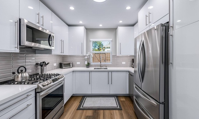 Van Nuys Cottage | Brand New Cottage w/private yards & close to all!