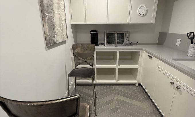 Kerrisdale Apartment | Brand new garden suite 1 bed & 1 bath