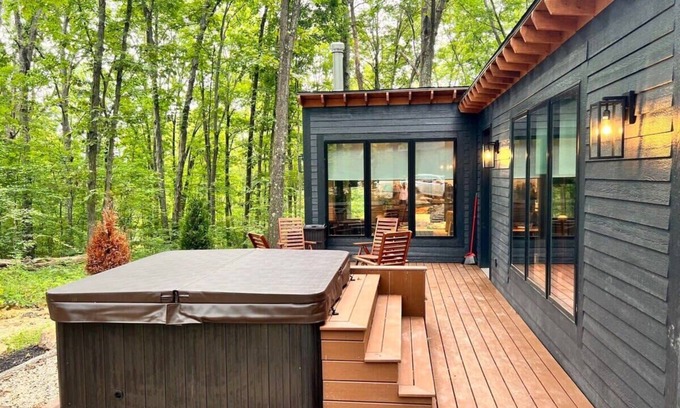 New Plymouth Cabin | Brand New Luxury Tiny Home -10 Min 2 Hocking Hlls