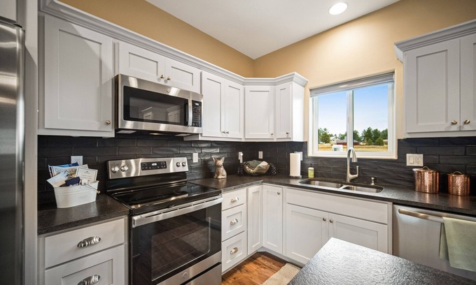 Pagosa Highlands House | Brand-new, modern home with great kitchen - near town, golf & hot springs