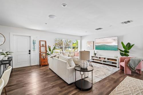 Pine Gardens North House | Brand New Pool Coming Golf Beach Dining Retr