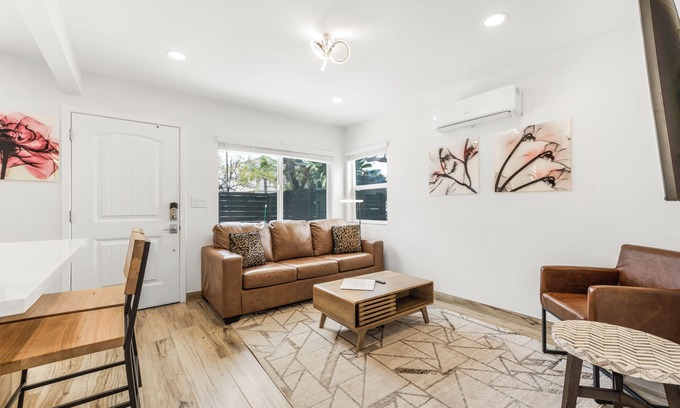 Pacific Beach House | Brand New Remodeled Luxury PB Home w/Parking and Patio