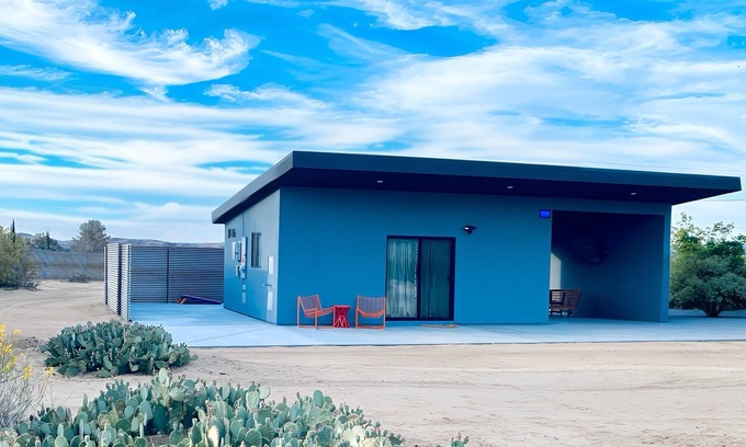 Joshua Tree Apartment | Brand New Tiny Home in Joshua Tree with Enchanting Mountain Views