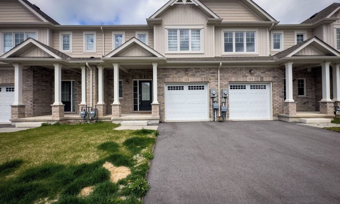 Niagara Falls House | Brand New Upscale, Multi Level House With Garage!