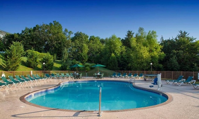 Branson Hotel | Branson Escape Near Live Shows – Full Kitchen, Laundry & Peaceful Stay