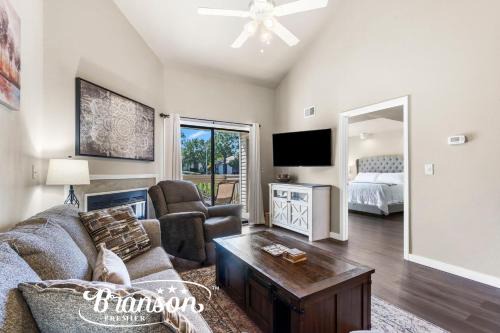 Table Rock Apartment | Branson Retreat, Pools, Hot Tub, Golf, Pickle Ball