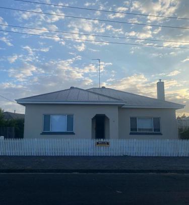 Port Macdonnell House | Break-A-Way Accommodation