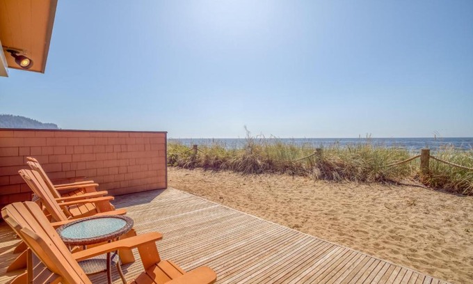 Neskowin House | Breakers Beach House 9 - Meredith Lodging