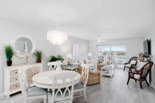 Sanibel House | Breakers West C2 - Gorgeous Top Floor Beach Condo