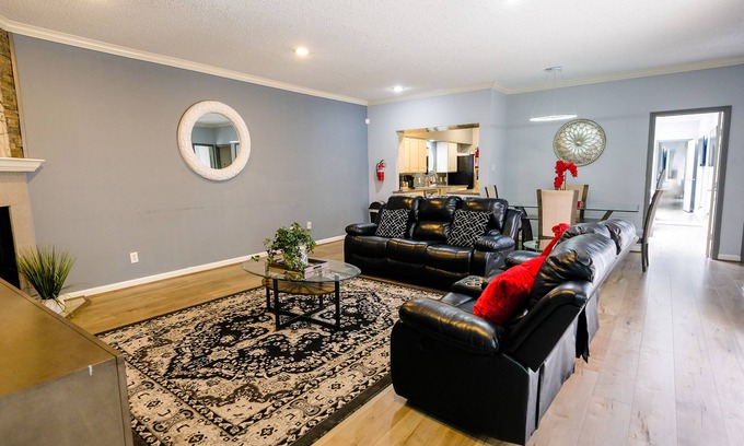 Braeswood Place House | Breakwood Galleria Area, Downtown
