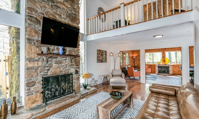 Brevard House | Breath taking views, hiking and biking Trails, Shops, Wineries, Craft Breweries