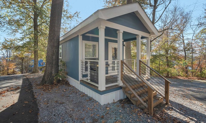 Jamestown Cabin | Breathtaking 1-Bedroom Tiny Home 1/2 Mile from Marina and Boat Ramp #418!
