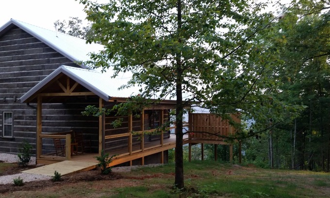 Monteagle Cabin | Breathtaking Bluff View Cabin. nCome here for amazing views and solitude.