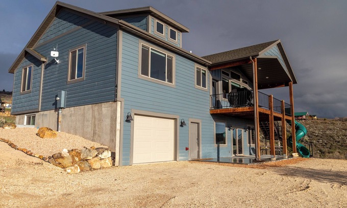 Sweetwater House | BREATHTAKING LAKE VIEW WITH PRIVATE BEACH ACCESS! NEXT TO GOLF COURSE!