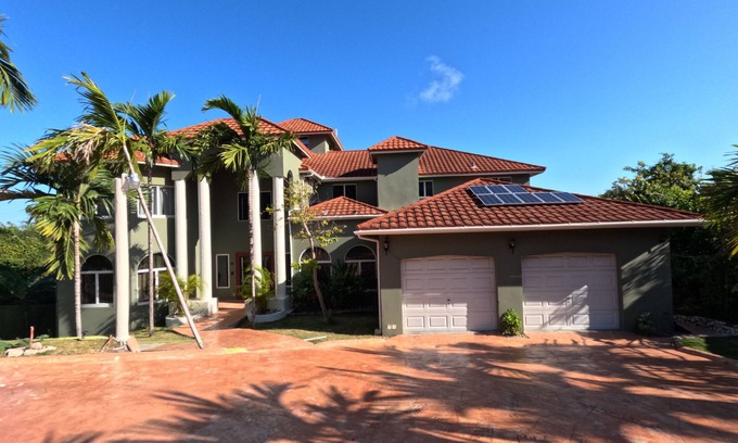 IronShore Estates Cottage | Breathtaking Luxury cottage in Ironshore with AC, WiFi, Home Theater & Much more