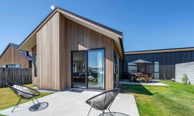 Wanaka House | Breathtaking Mountain Panorama