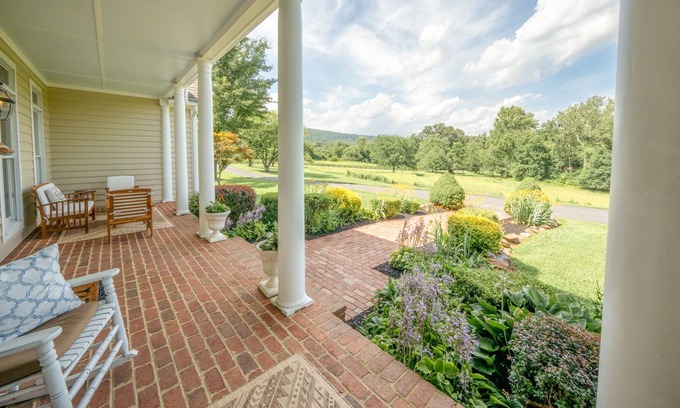Round Hill House | Breathtaking private retreat near Est. Wineries & Breweries