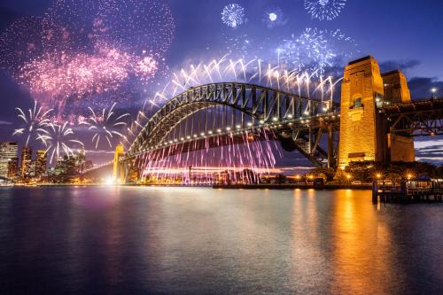 Kirribilli Apartment | Breathtaking Sydney Harbour view condo